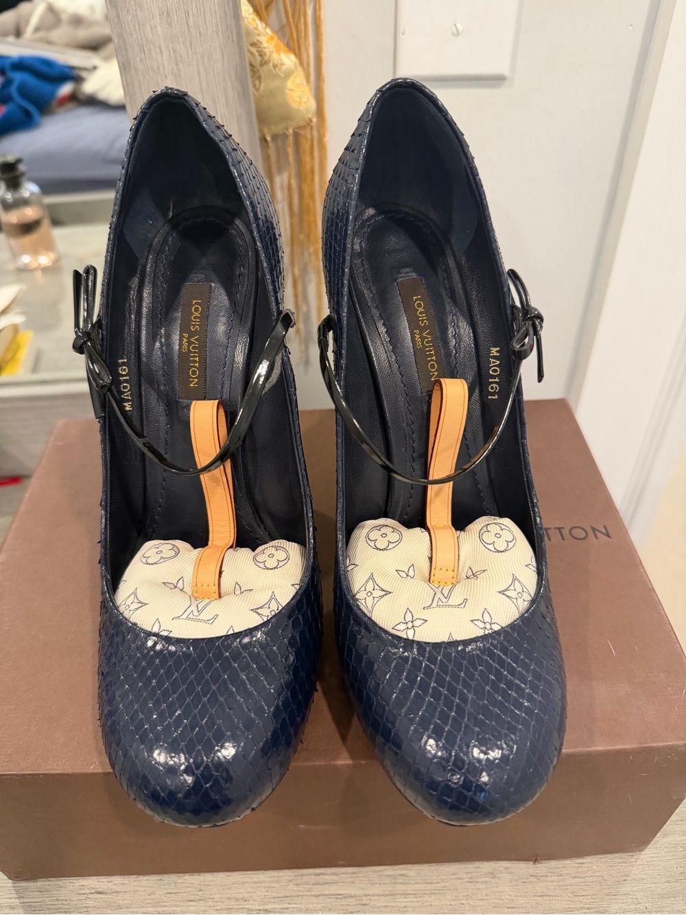 ***SOLD*** Louis Vuitton Fall 2011 Navy Blue Python Fetish Pumps - Picture 4 of 5
